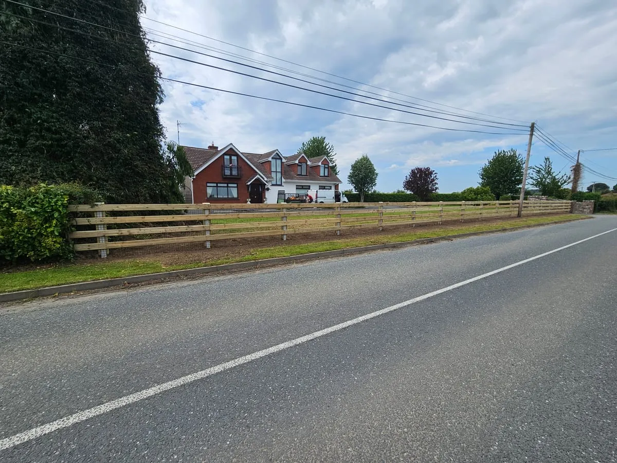 Close-up of the finished fence line
